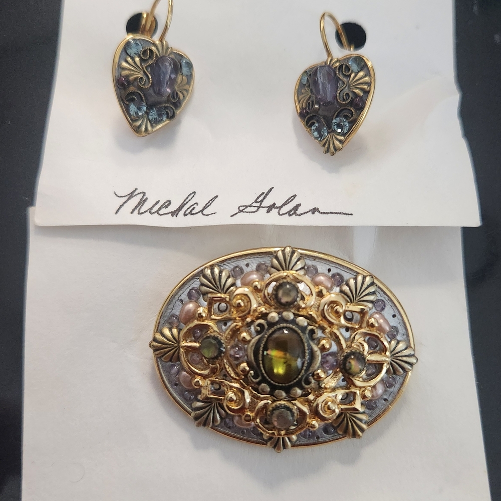 Elegant Gold and Purple Brooch Set